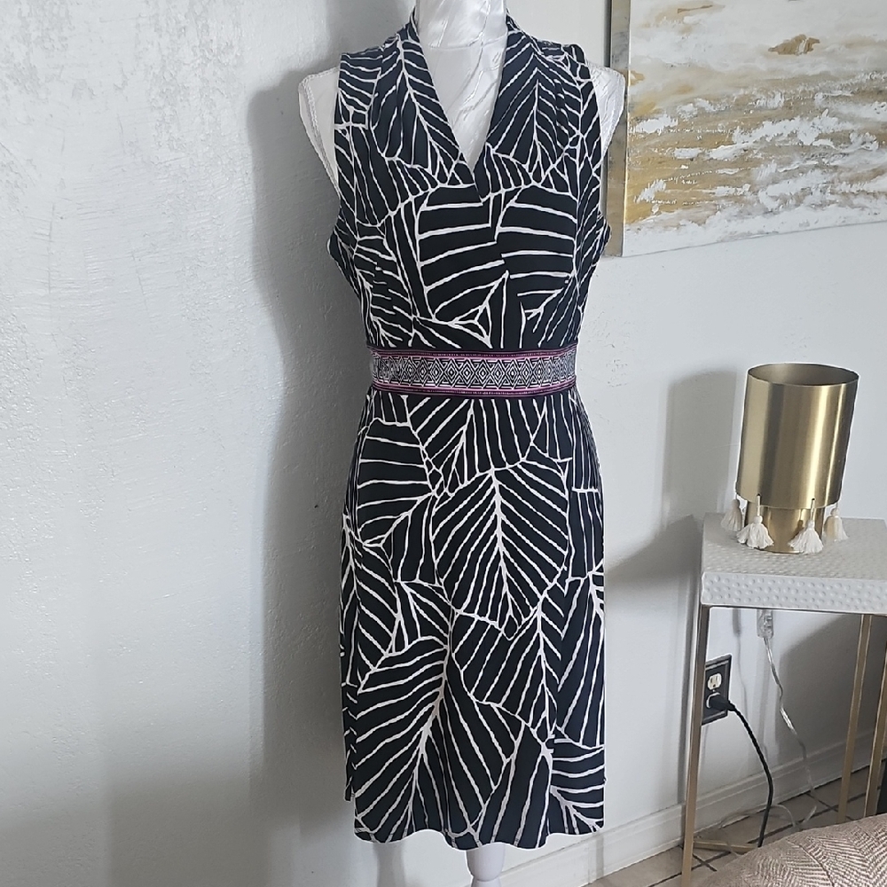 White House Black Market Black and White Leaf Midi Dress